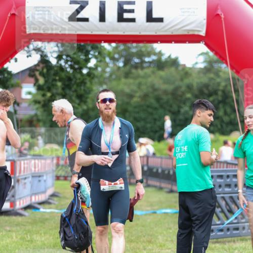 21.06.2026 - 29. Vierlanden-Triathlon Andreas Tolksdorf http://msf.ph/oto/9918642 21.06.2026 12:16:42 Ziel  meine-sportfotos.de
