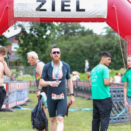 21.06.2026 - 29. Vierlanden-Triathlon Andreas Tolksdorf http://msf.ph/oto/9918643 21.06.2026 12:16:42 Ziel  meine-sportfotos.de