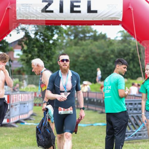 21.06.2026 - 29. Vierlanden-Triathlon Andreas Tolksdorf http://msf.ph/oto/9918644 21.06.2026 12:16:42 Ziel  meine-sportfotos.de