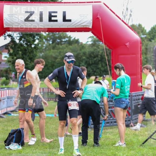 21.06.2026 - 29. Vierlanden-Triathlon Andreas Tolksdorf http://msf.ph/oto/9918648 21.06.2026 12:17:14 Ziel  meine-sportfotos.de