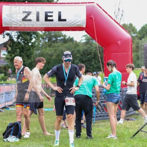 21.06.2026 - 29. Vierlanden-Triathlon Andreas Tolksdorf http://msf.ph/oto/9918651 21.06.2026 12:17:14 Ziel  meine-sportfotos.de