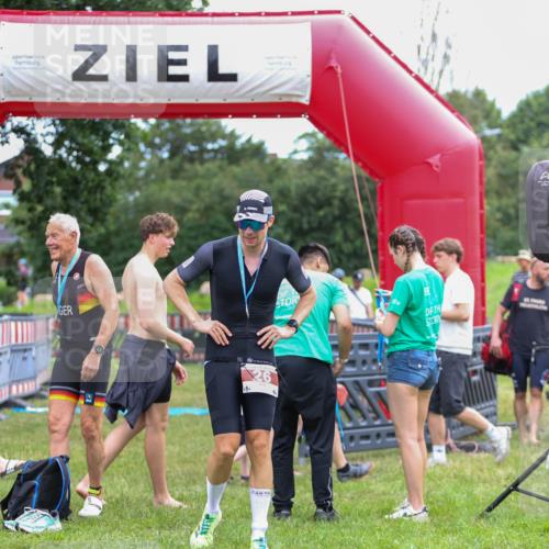 21.06.2026 - 29. Vierlanden-Triathlon Andreas Tolksdorf http://msf.ph/oto/9918654 21.06.2026 12:17:14 Ziel  meine-sportfotos.de