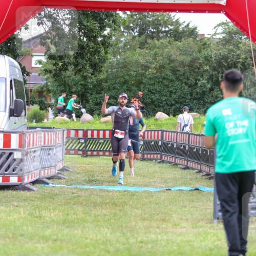 21.06.2026 - 29. Vierlanden-Triathlon Andreas Tolksdorf http://msf.ph/oto/9918660 21.06.2026 12:19:33 Ziel 9, 132 meine-sportfotos.de