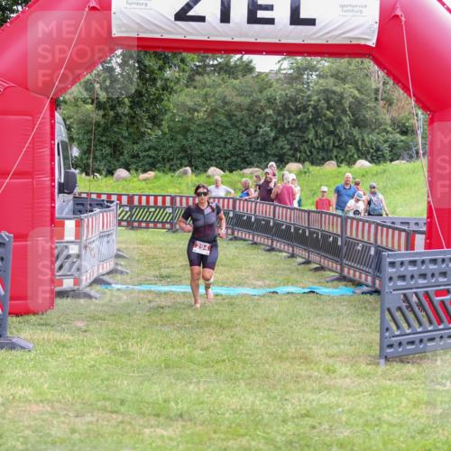 21.06.2026 - 29. Vierlanden-Triathlon Andreas Tolksdorf http://msf.ph/oto/9918694 21.06.2026 12:22:28 Ziel 294 meine-sportfotos.de