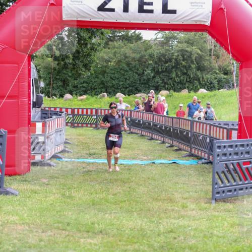21.06.2026 - 29. Vierlanden-Triathlon Andreas Tolksdorf http://msf.ph/oto/9918695 21.06.2026 12:22:28 Ziel 294 meine-sportfotos.de