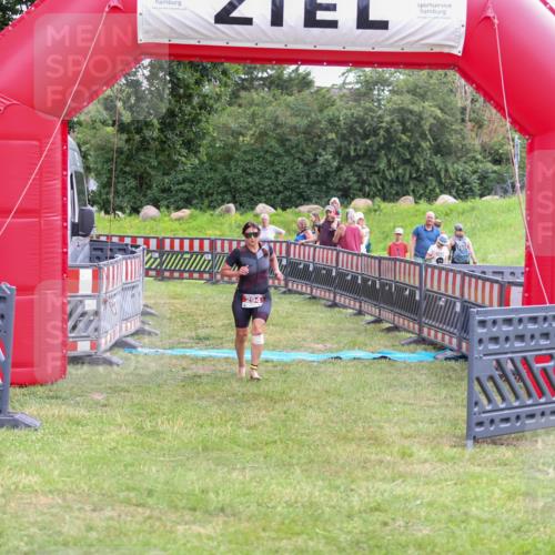 21.06.2026 - 29. Vierlanden-Triathlon Andreas Tolksdorf http://msf.ph/oto/9918696 21.06.2026 12:22:28 Ziel 294 meine-sportfotos.de
