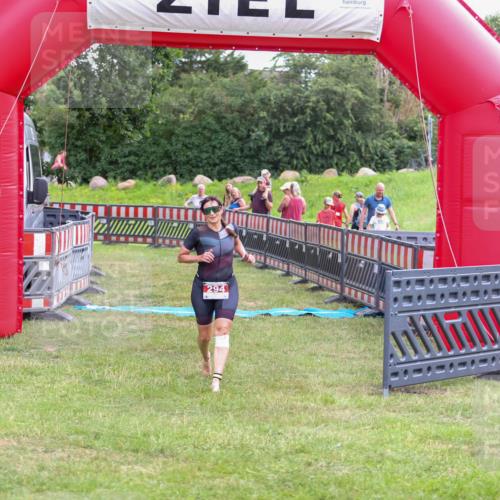 21.06.2026 - 29. Vierlanden-Triathlon Andreas Tolksdorf http://msf.ph/oto/9918702 21.06.2026 12:22:30 Ziel 294 meine-sportfotos.de