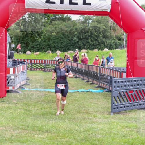 21.06.2026 - 29. Vierlanden-Triathlon Andreas Tolksdorf http://msf.ph/oto/9918705 21.06.2026 12:22:30 Ziel 294 meine-sportfotos.de