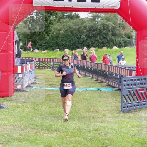 21.06.2026 - 29. Vierlanden-Triathlon Andreas Tolksdorf http://msf.ph/oto/9918711 21.06.2026 12:22:30 Ziel 294 meine-sportfotos.de