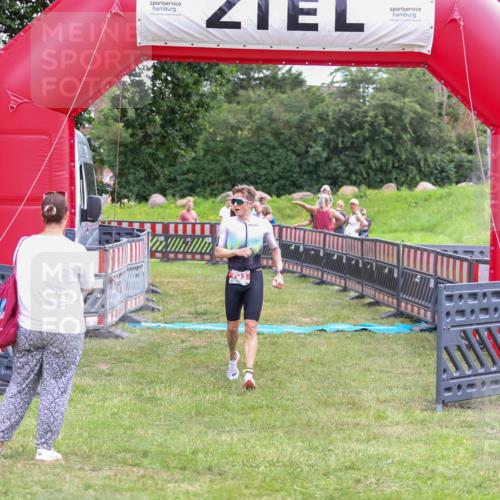 21.06.2026 - 29. Vierlanden-Triathlon Andreas Tolksdorf http://msf.ph/oto/9918712 21.06.2026 12:23:01 Ziel 193 meine-sportfotos.de