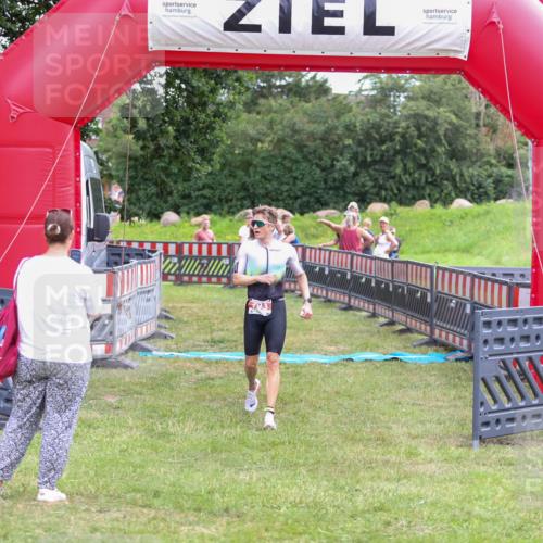 21.06.2026 - 29. Vierlanden-Triathlon Andreas Tolksdorf http://msf.ph/oto/9918713 21.06.2026 12:23:01 Ziel 193 meine-sportfotos.de
