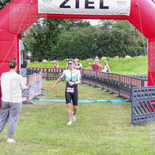 21.06.2026 - 29. Vierlanden-Triathlon Andreas Tolksdorf http://msf.ph/oto/9918721 21.06.2026 12:23:01 Ziel 193 meine-sportfotos.de