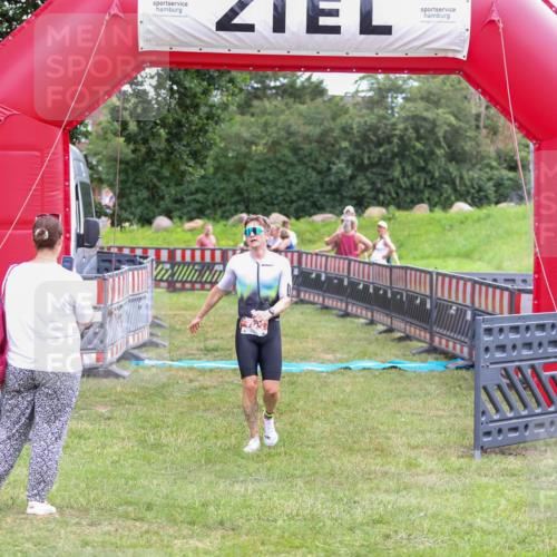 21.06.2026 - 29. Vierlanden-Triathlon Andreas Tolksdorf http://msf.ph/oto/9918722 21.06.2026 12:23:01 Ziel 193 meine-sportfotos.de