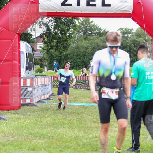 21.06.2026 - 29. Vierlanden-Triathlon Andreas Tolksdorf http://msf.ph/oto/9918724 21.06.2026 12:23:26 Ziel  meine-sportfotos.de