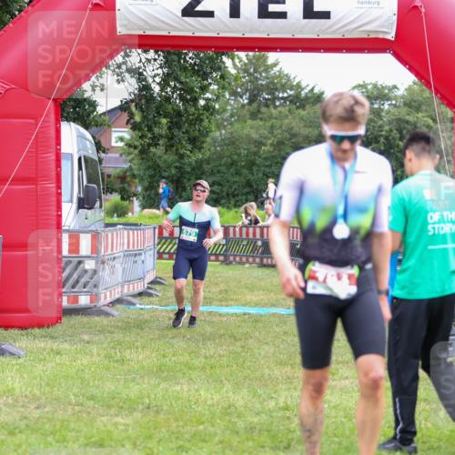21.06.2026 - 29. Vierlanden-Triathlon Andreas Tolksdorf http://msf.ph/oto/9918725 21.06.2026 12:23:26 Ziel  meine-sportfotos.de