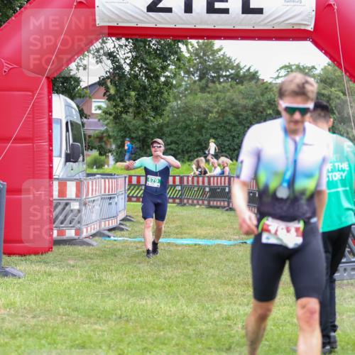 21.06.2026 - 29. Vierlanden-Triathlon Andreas Tolksdorf http://msf.ph/oto/9918729 21.06.2026 12:23:26 Ziel  meine-sportfotos.de