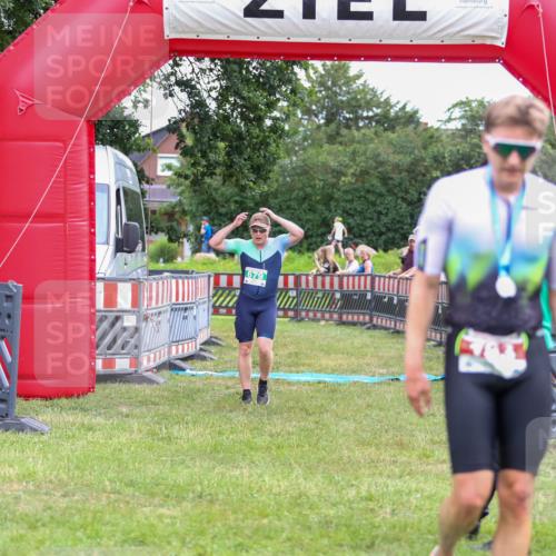 21.06.2026 - 29. Vierlanden-Triathlon Andreas Tolksdorf http://msf.ph/oto/9918733 21.06.2026 12:23:26 Ziel  meine-sportfotos.de
