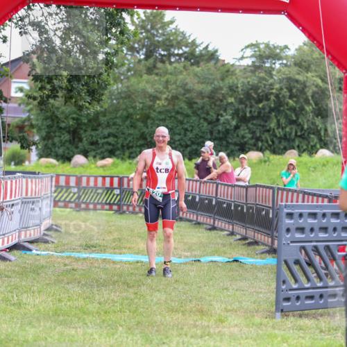 21.06.2026 - 29. Vierlanden-Triathlon Andreas Tolksdorf http://msf.ph/oto/9918735 21.06.2026 12:25:53 Ziel 820 meine-sportfotos.de