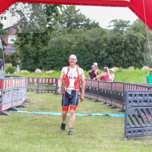 21.06.2026 - 29. Vierlanden-Triathlon Andreas Tolksdorf http://msf.ph/oto/9918749 21.06.2026 12:25:55 Ziel 820 meine-sportfotos.de