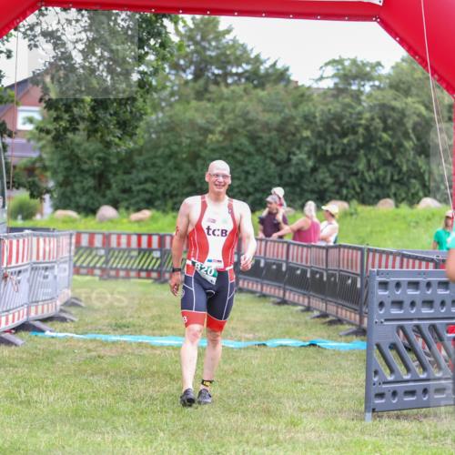 21.06.2026 - 29. Vierlanden-Triathlon Andreas Tolksdorf http://msf.ph/oto/9918755 21.06.2026 12:25:56 Ziel  meine-sportfotos.de