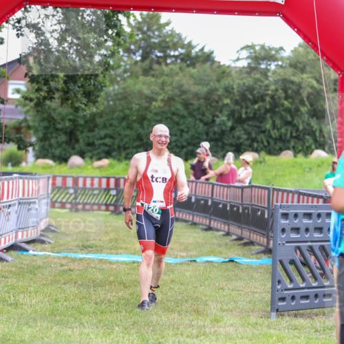 21.06.2026 - 29. Vierlanden-Triathlon Andreas Tolksdorf http://msf.ph/oto/9918758 21.06.2026 12:25:56 Ziel  meine-sportfotos.de