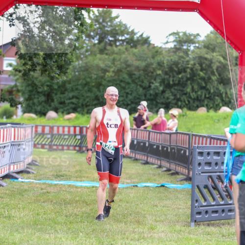 21.06.2026 - 29. Vierlanden-Triathlon Andreas Tolksdorf http://msf.ph/oto/9918760 21.06.2026 12:25:56 Ziel  meine-sportfotos.de