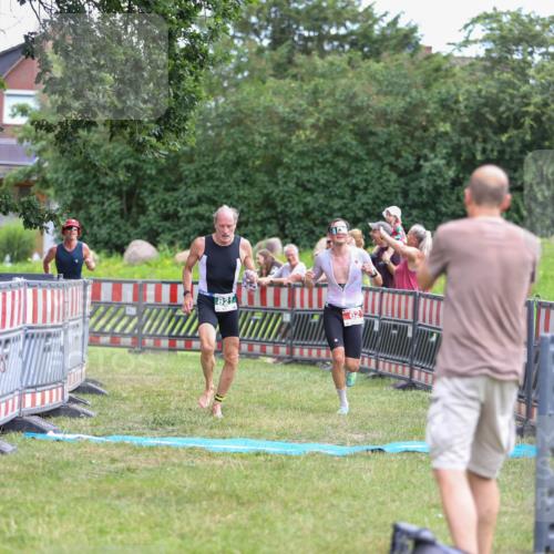 21.06.2026 - 29. Vierlanden-Triathlon Andreas Tolksdorf http://msf.ph/oto/9918766 21.06.2026 12:27:05 Ziel 62, 76, 821 meine-sportfotos.de
