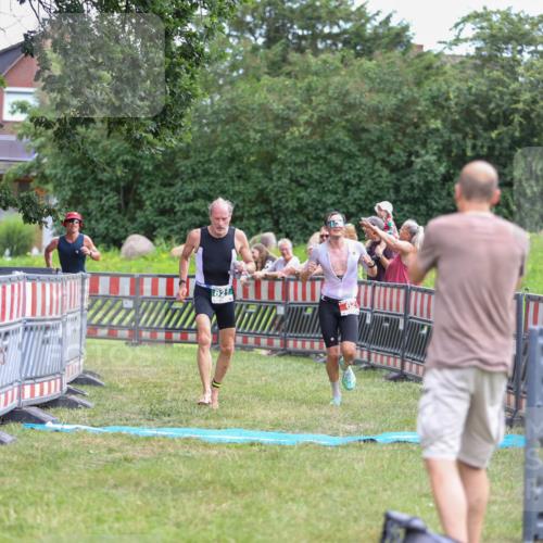 21.06.2026 - 29. Vierlanden-Triathlon Andreas Tolksdorf http://msf.ph/oto/9918767 21.06.2026 12:27:05 Ziel 62, 76, 821 meine-sportfotos.de