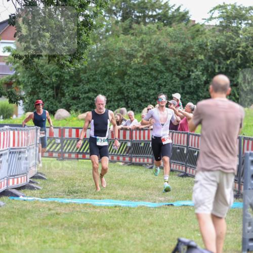 21.06.2026 - 29. Vierlanden-Triathlon Andreas Tolksdorf http://msf.ph/oto/9918770 21.06.2026 12:27:05 Ziel 62, 76, 821 meine-sportfotos.de