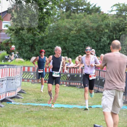 21.06.2026 - 29. Vierlanden-Triathlon Andreas Tolksdorf http://msf.ph/oto/9918776 21.06.2026 12:27:06 Ziel 45, 62, 76, 821 meine-sportfotos.de