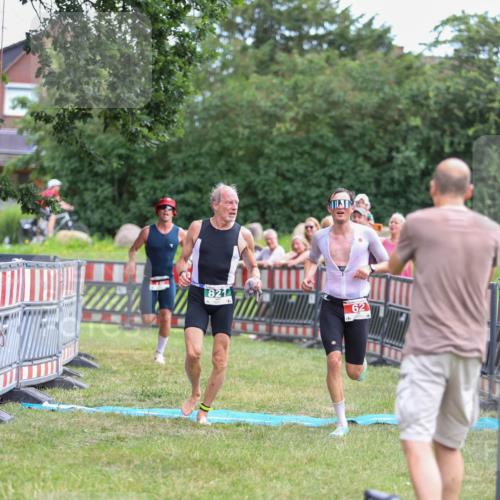 21.06.2026 - 29. Vierlanden-Triathlon Andreas Tolksdorf http://msf.ph/oto/9918777 21.06.2026 12:27:06 Ziel 45, 62, 76, 821 meine-sportfotos.de