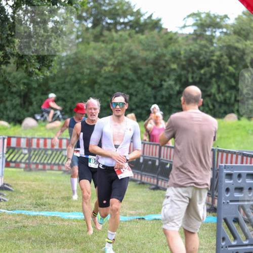 21.06.2026 - 29. Vierlanden-Triathlon Andreas Tolksdorf http://msf.ph/oto/9918782 21.06.2026 12:27:07 Ziel 45, 62, 76, 821 meine-sportfotos.de