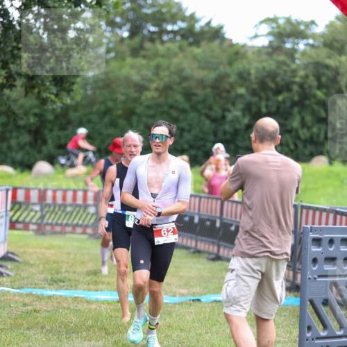 21.06.2026 - 29. Vierlanden-Triathlon Andreas Tolksdorf http://msf.ph/oto/9918783 21.06.2026 12:27:07 Ziel 45, 62, 76, 821 meine-sportfotos.de