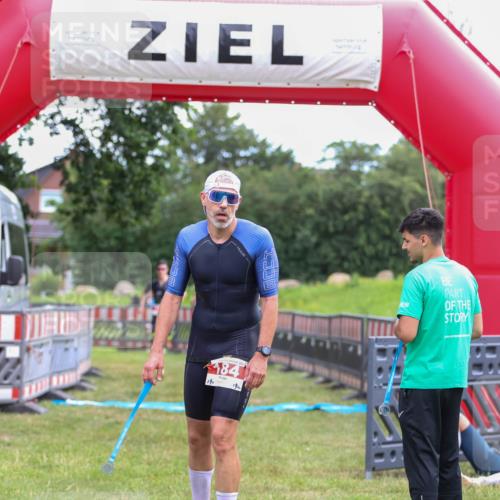 21.06.2026 - 29. Vierlanden-Triathlon Andreas Tolksdorf http://msf.ph/oto/9918787 21.06.2026 12:27:39 Ziel 61 meine-sportfotos.de