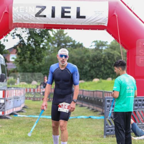 21.06.2026 - 29. Vierlanden-Triathlon Andreas Tolksdorf http://msf.ph/oto/9918788 21.06.2026 12:27:39 Ziel 61 meine-sportfotos.de