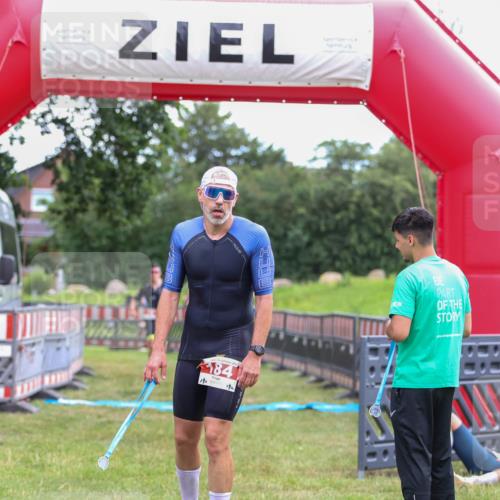 21.06.2026 - 29. Vierlanden-Triathlon Andreas Tolksdorf http://msf.ph/oto/9918789 21.06.2026 12:27:39 Ziel 61 meine-sportfotos.de