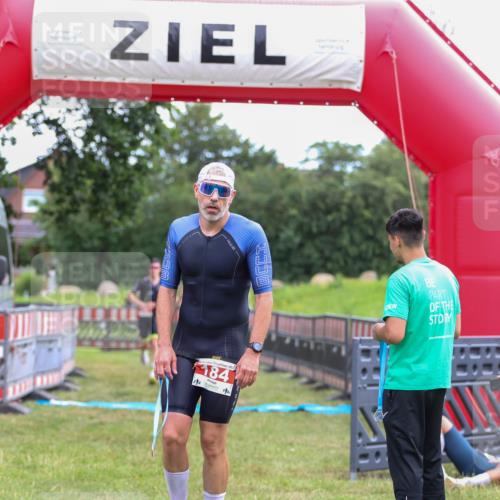 21.06.2026 - 29. Vierlanden-Triathlon Andreas Tolksdorf http://msf.ph/oto/9918794 21.06.2026 12:27:40 Ziel 61 meine-sportfotos.de