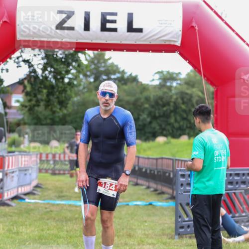 21.06.2026 - 29. Vierlanden-Triathlon Andreas Tolksdorf http://msf.ph/oto/9918795 21.06.2026 12:27:40 Ziel 61 meine-sportfotos.de