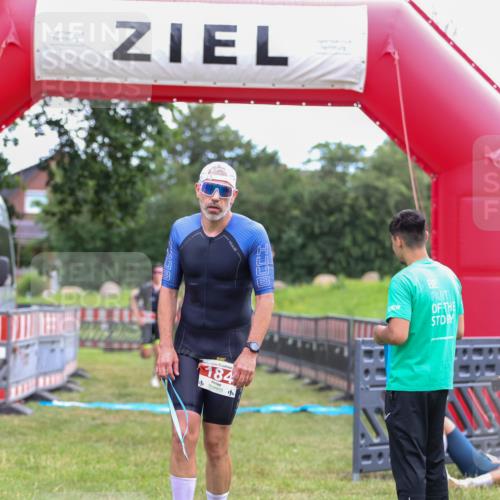 21.06.2026 - 29. Vierlanden-Triathlon Andreas Tolksdorf http://msf.ph/oto/9918796 21.06.2026 12:27:40 Ziel 61 meine-sportfotos.de