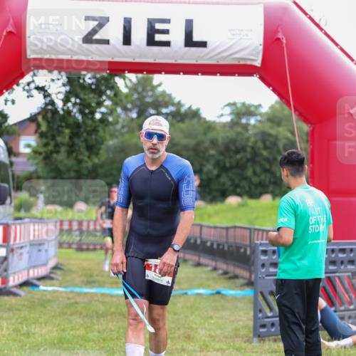 21.06.2026 - 29. Vierlanden-Triathlon Andreas Tolksdorf http://msf.ph/oto/9918798 21.06.2026 12:27:40 Ziel 61 meine-sportfotos.de