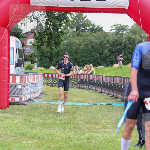 21.06.2026 - 29. Vierlanden-Triathlon Andreas Tolksdorf http://msf.ph/oto/9918799 21.06.2026 12:27:42 Ziel 61 meine-sportfotos.de