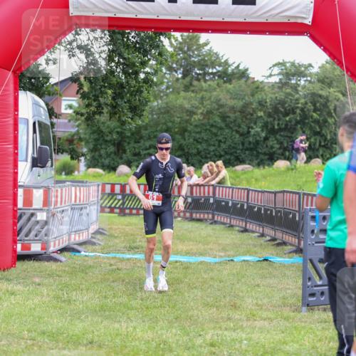 21.06.2026 - 29. Vierlanden-Triathlon Andreas Tolksdorf http://msf.ph/oto/9918804 21.06.2026 12:27:42 Ziel 61 meine-sportfotos.de