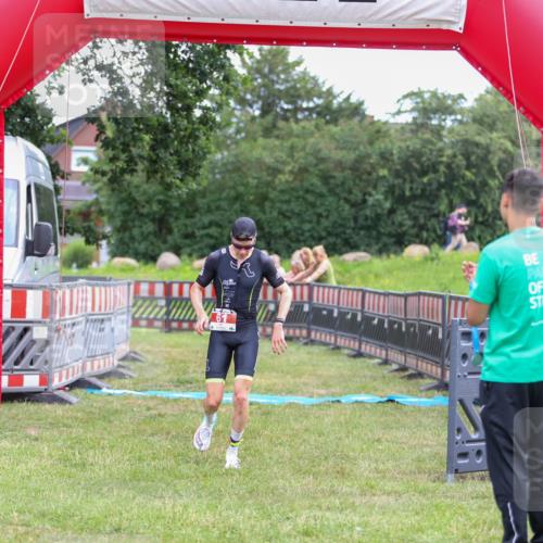 21.06.2026 - 29. Vierlanden-Triathlon Andreas Tolksdorf http://msf.ph/oto/9918808 21.06.2026 12:27:43 Ziel 61 meine-sportfotos.de
