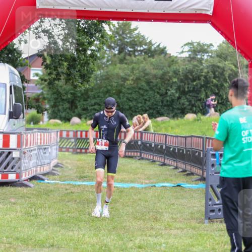 21.06.2026 - 29. Vierlanden-Triathlon Andreas Tolksdorf http://msf.ph/oto/9918809 21.06.2026 12:27:43 Ziel 61 meine-sportfotos.de