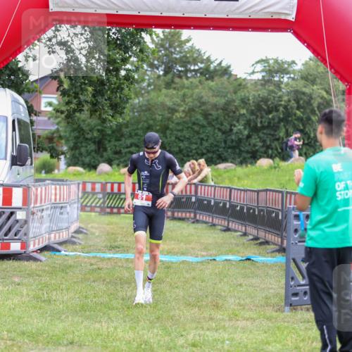 21.06.2026 - 29. Vierlanden-Triathlon Andreas Tolksdorf http://msf.ph/oto/9918810 21.06.2026 12:27:43 Ziel 61 meine-sportfotos.de