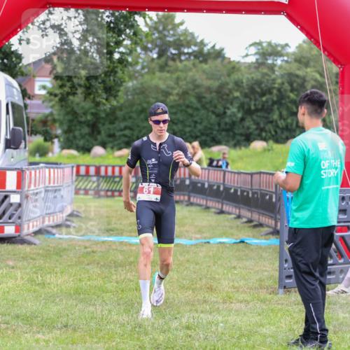 21.06.2026 - 29. Vierlanden-Triathlon Andreas Tolksdorf http://msf.ph/oto/9918813 21.06.2026 12:27:44 Ziel 61 meine-sportfotos.de