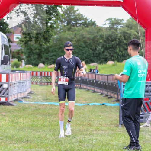 21.06.2026 - 29. Vierlanden-Triathlon Andreas Tolksdorf http://msf.ph/oto/9918815 21.06.2026 12:27:44 Ziel 61 meine-sportfotos.de
