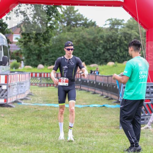 21.06.2026 - 29. Vierlanden-Triathlon Andreas Tolksdorf http://msf.ph/oto/9918816 21.06.2026 12:27:44 Ziel 61 meine-sportfotos.de