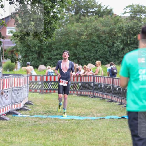 21.06.2026 - 29. Vierlanden-Triathlon Andreas Tolksdorf http://msf.ph/oto/9918817 21.06.2026 12:28:48 Ziel 129 meine-sportfotos.de