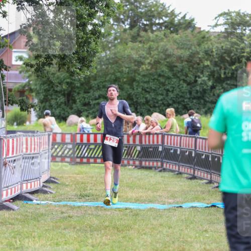 21.06.2026 - 29. Vierlanden-Triathlon Andreas Tolksdorf http://msf.ph/oto/9918821 21.06.2026 12:28:48 Ziel 129 meine-sportfotos.de
